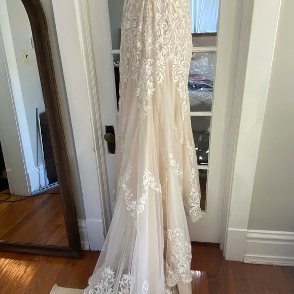 Beautiful strapless wedding dresse - Picture 3 of 6